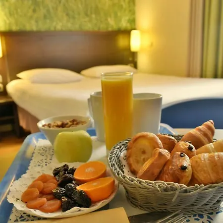 Hotel Chambery 2*