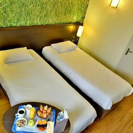 Hotel Chambery 2*