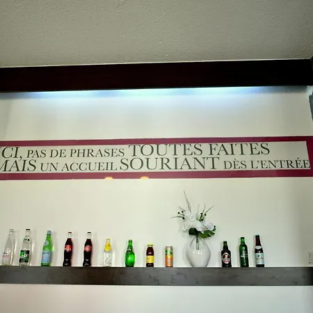 Hotel Chambery 2*